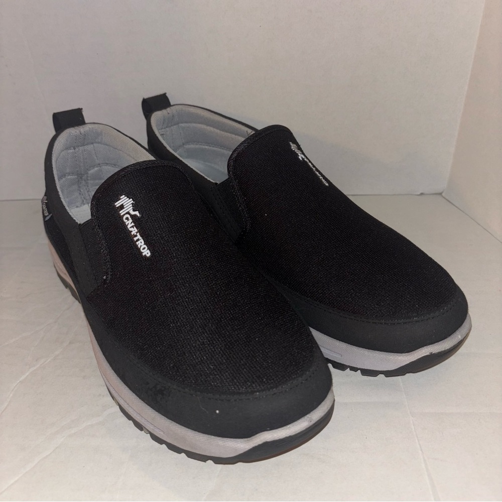 Black Minimalist Slip-On Loafers with Streamlined Silhouette